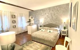 Navona Suite Viola
